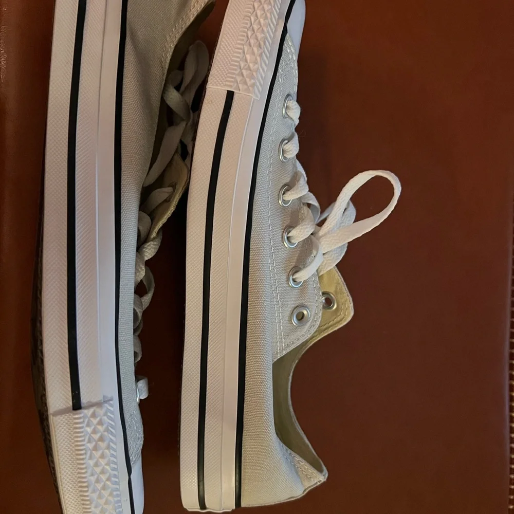 EUC Women’s Converse Off-White Canvas Sneakers, 10 - Picture 6 of 9